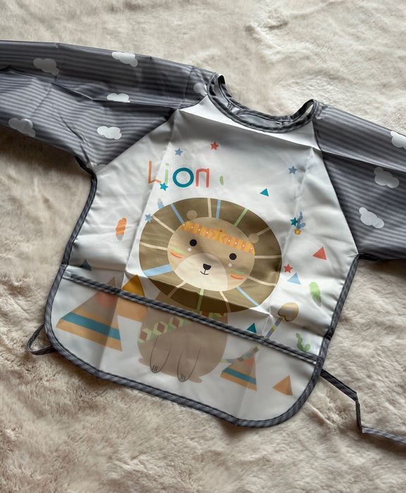 Babete em formato de bata para alimentação blw bebé