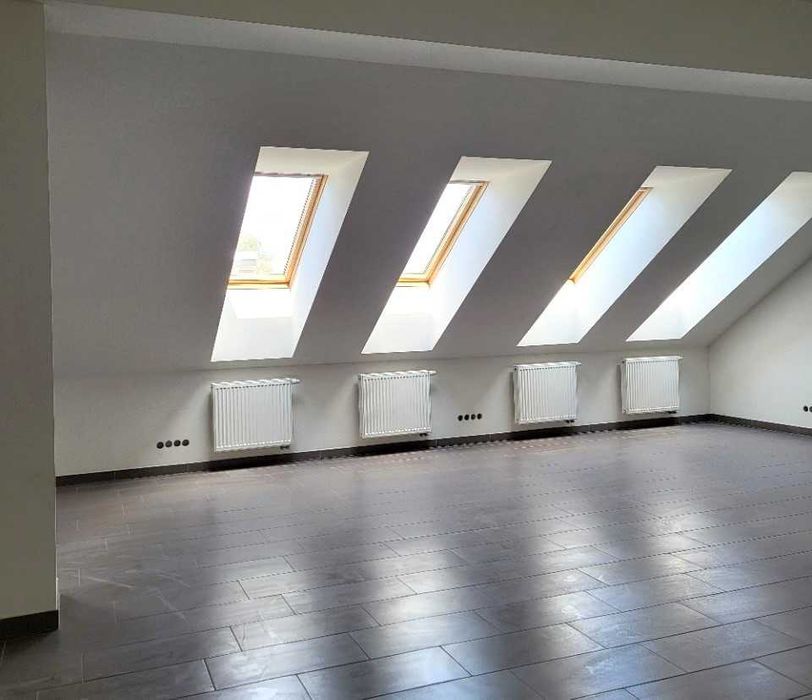 Przestronny lokal . Winda . Parking. Łatwy dojazd