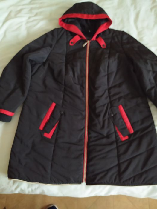 Пальто жіноче демісезонне чорного кольору, розмір 60.