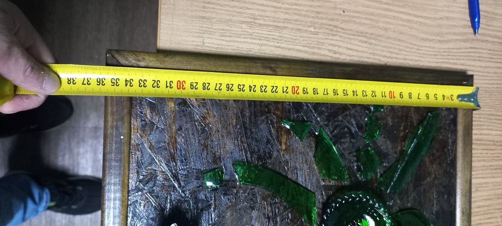 Картина з битою пляшкою