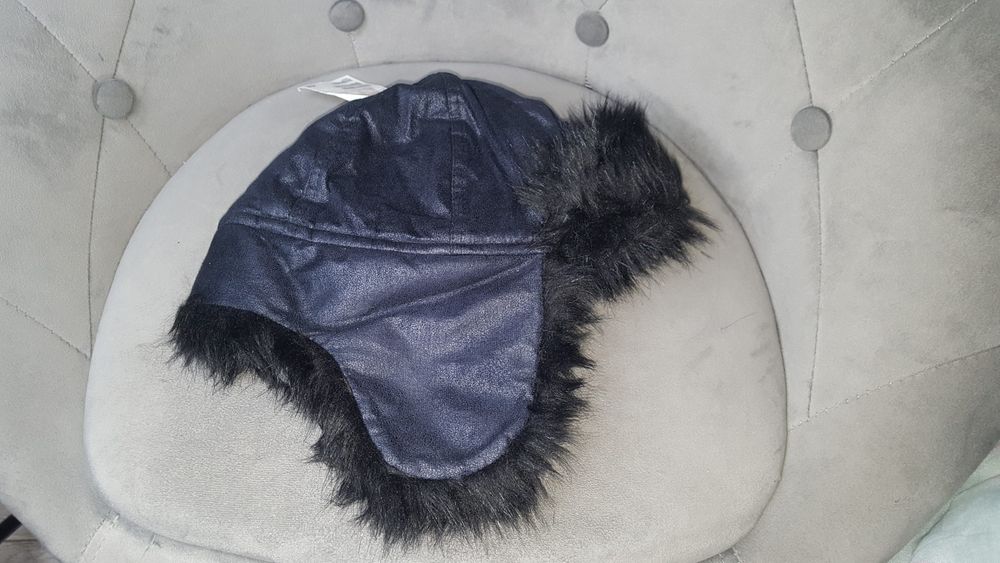 H&M pilotka czarna czapka 56 M futrzana