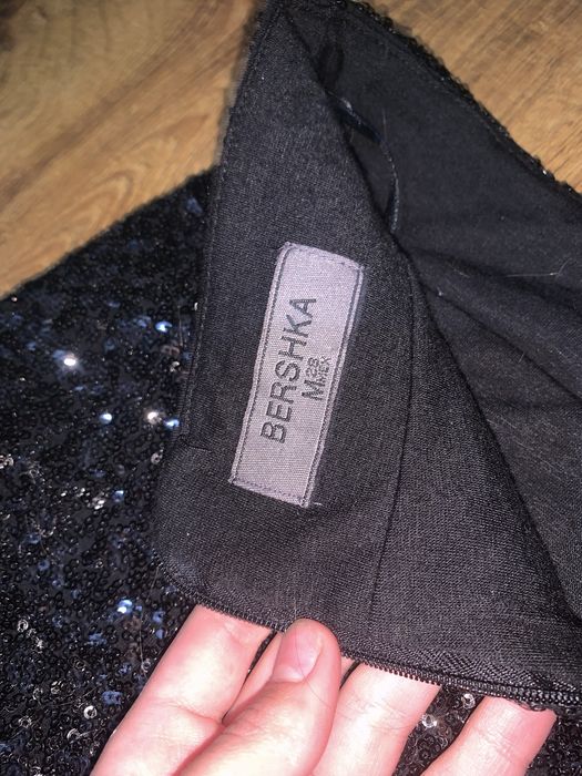 Блискуча, чорна міні спідниця Bershka у паєтках