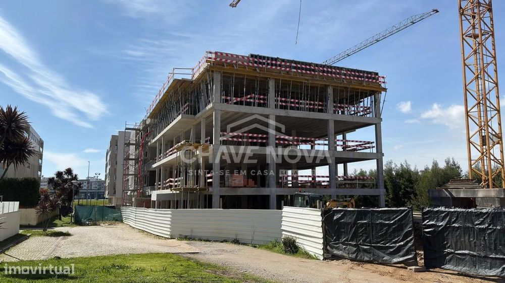 Apartamento T2 ao nível do 1º andar virado a Nascente!