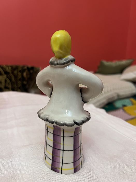 Порцелянова статуетка «Зима» дівчинка в кожушку Гжель