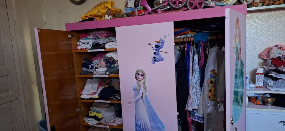 Шафа для дівчат Хендмейд