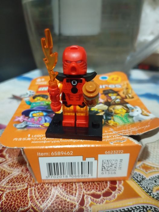 Bionicle Cosplayer / LEGO Series 29 Collectable Minifigures  71052