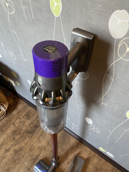 Пылесос аккумуляторный Dyson V10