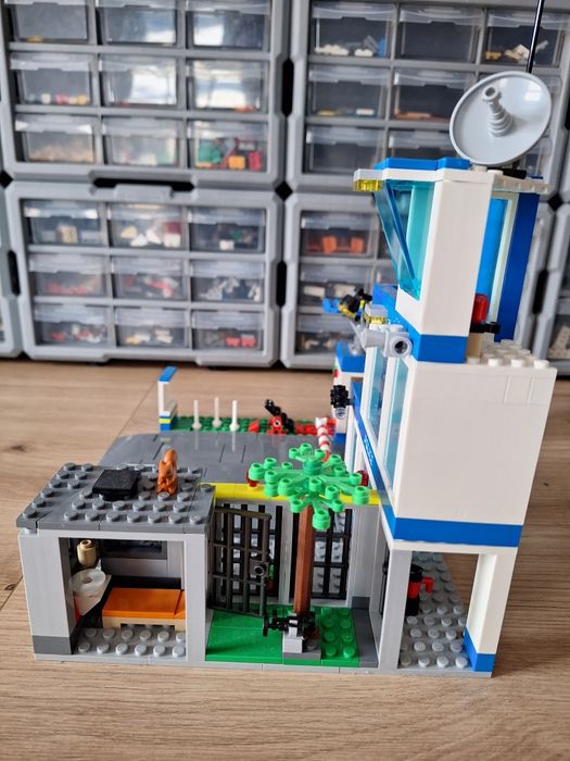 Lego City - 60316 - Posterunek Policji