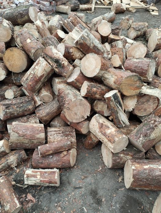 Drewno opałowe sosnowe – tanio i z dowozem!