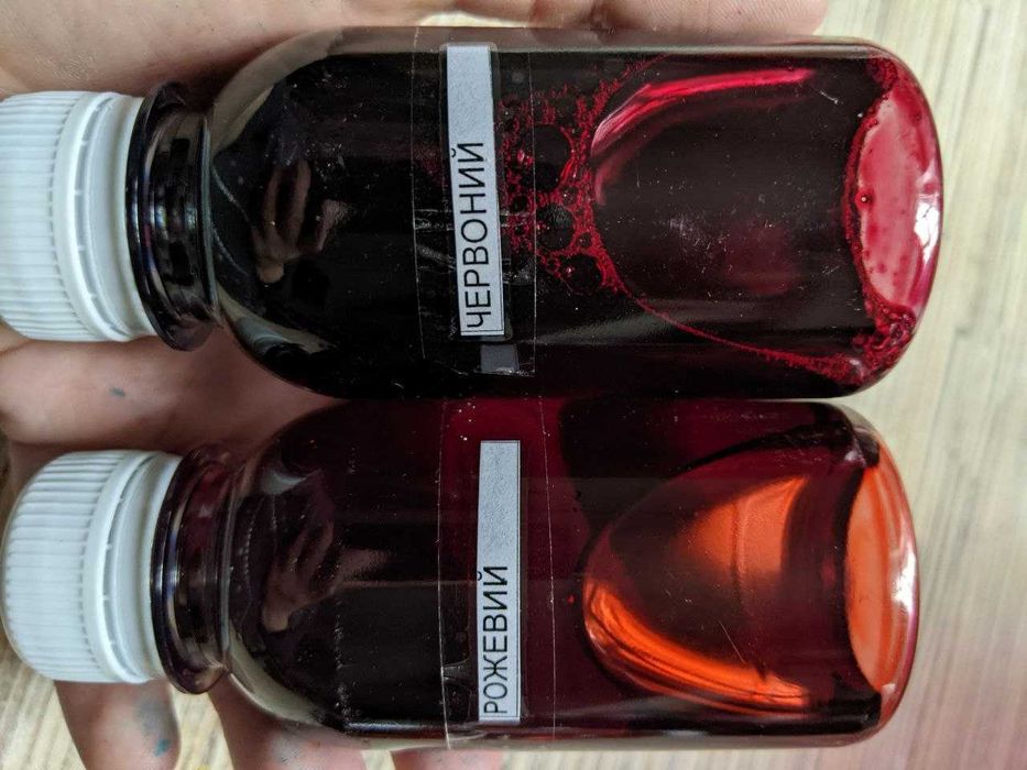 Краситель флористический через стебель для срезанных цветов.