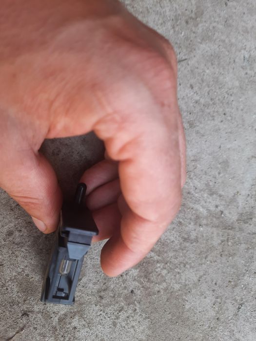 Фонарь кнопка датчик подсветки бардачка Тойота Авенсис т25 81260-33030