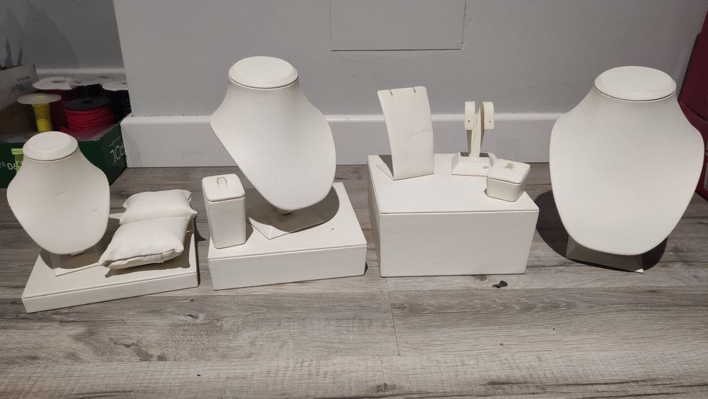 Wystawienniki / ekspozytory na biżuterię DUŻE ILOŚCI NA SZTUKI