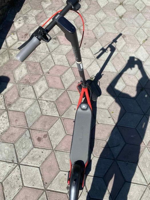 Электросамокат в хорошем состоянии