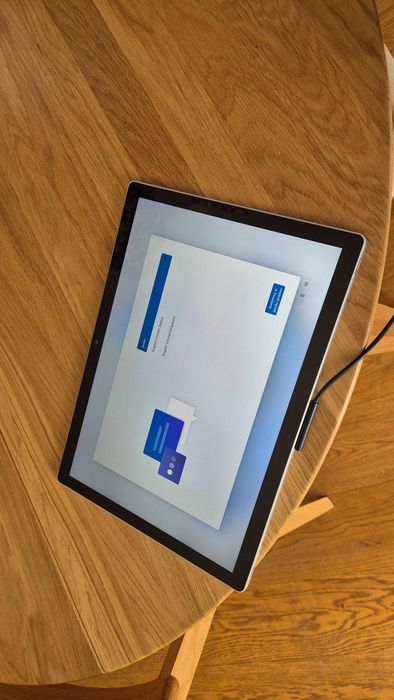 Microsoft Surface Book 2 tablet z Windows 11, i5 8GB RAM 256GB