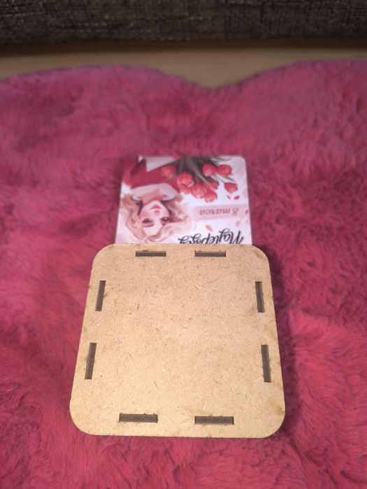 8 Marca Dzień Kobiet Szkatułka Pudełko Dekoracja na prezent  9,5x10 cm