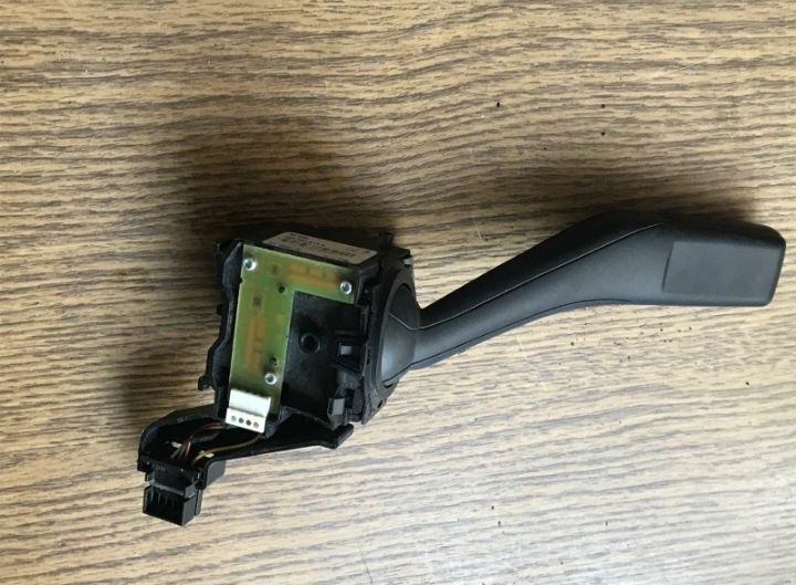 Перемикач поворотів VAG