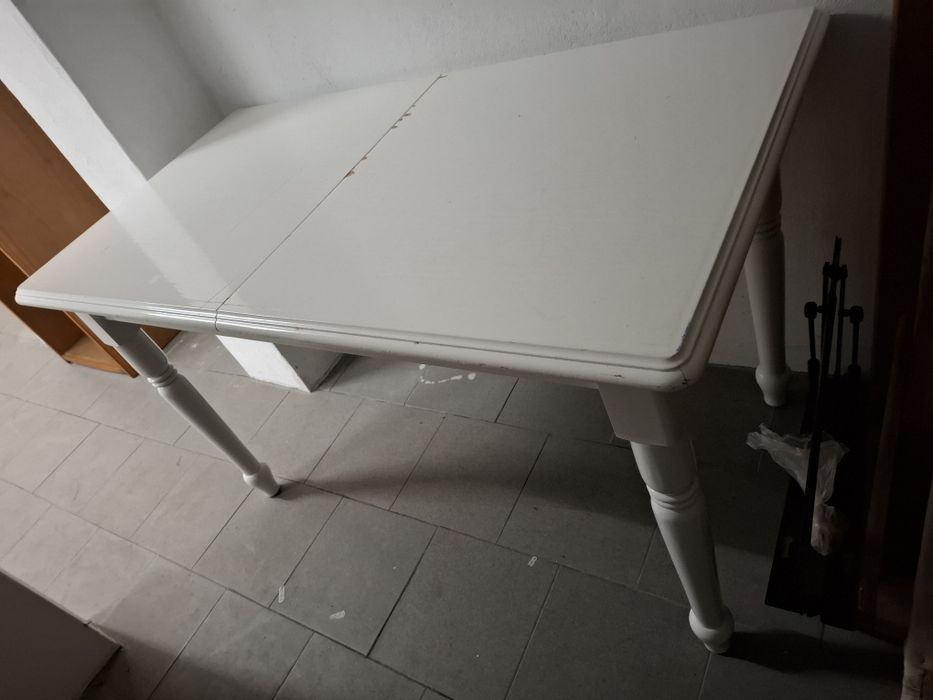 Mesa e cadeiras de cozinha