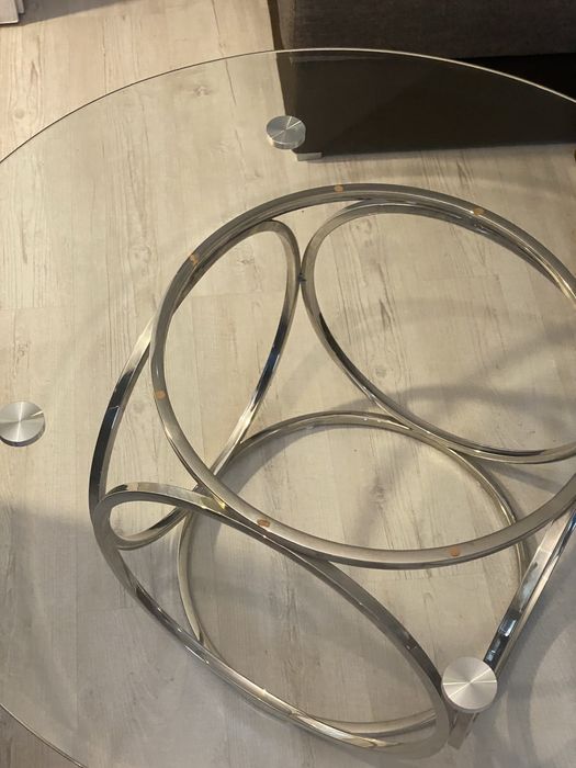 Stół szklany do salonu