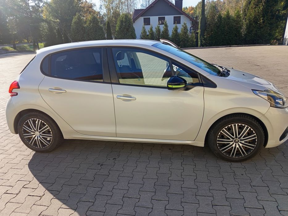 Sprzedam Peugeota 208 2015r