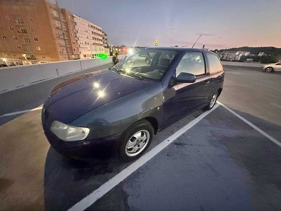 Seat Ibiza Vendo Seat Ibiza do ano 2000.   285.000 km  Ano 2000  Motor 1.0 económico   Carro em bom estado geral para a idade