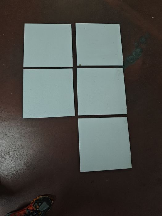 5 azulejos brancos