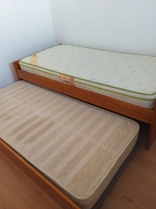 Cama com colchoes