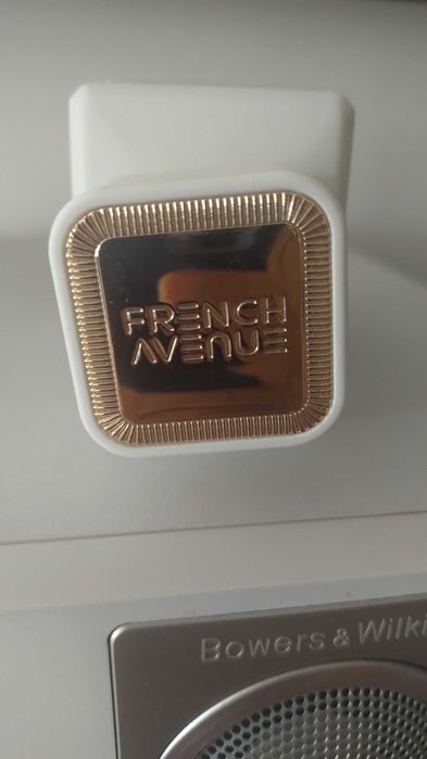 French Avenue Glorious oud extrakt perfum