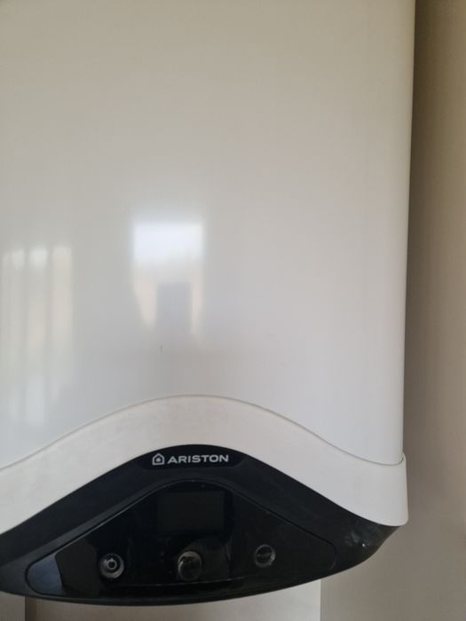 Podgrzewacz c.w.u. NUOS EVO 80 A+ wiszący z
pompą ciepła