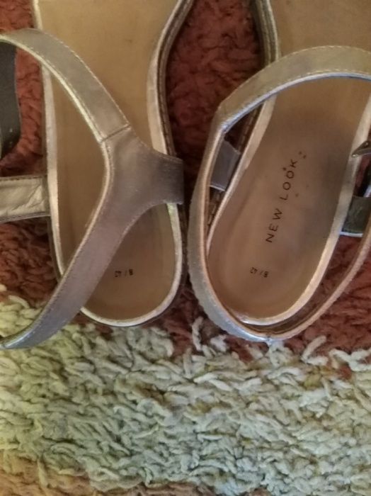Srebrne sandałki New Look