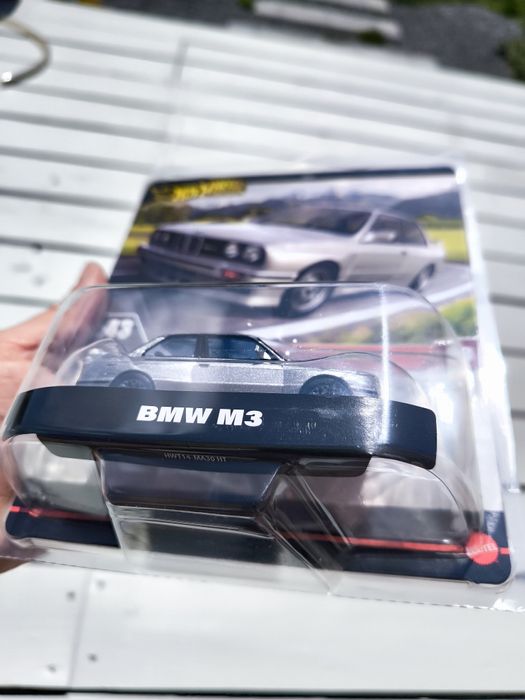 Hot wheels premium 1:43 BMW M3 E30 mint