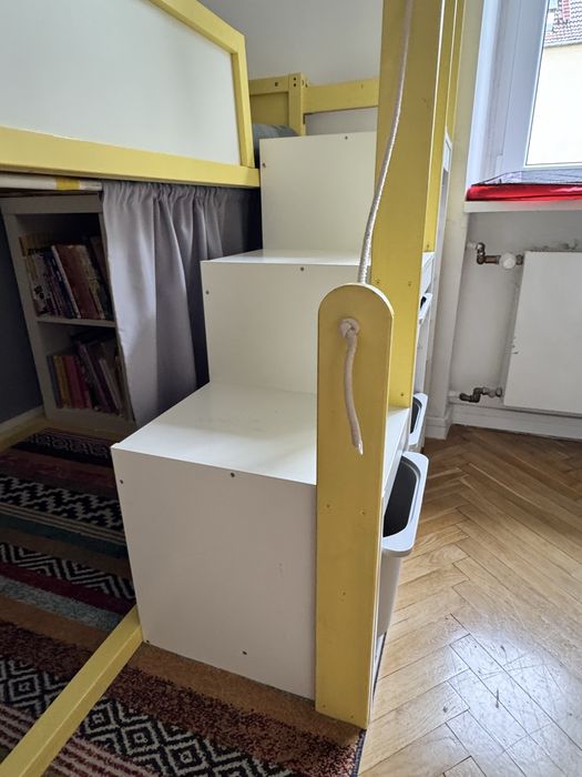 Łóżko Kura ze schodkami i baza
