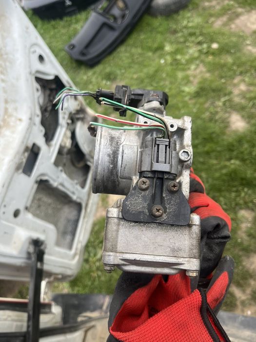 Продам дросельну заслонку