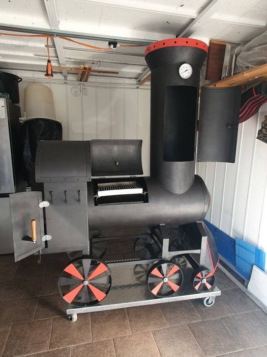 Wędzarnia i grill. Lokomotywa