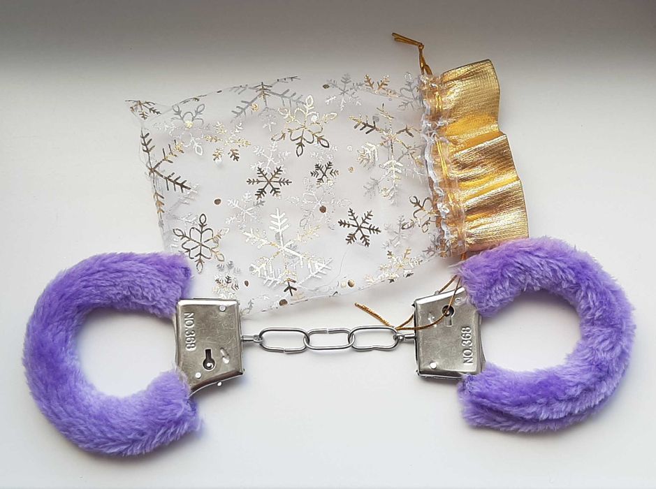 Браслет для ролевых игр (открывается потайным рычажком без ключа)