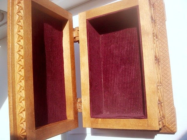 Шкатулка резная из дерева ручной работы