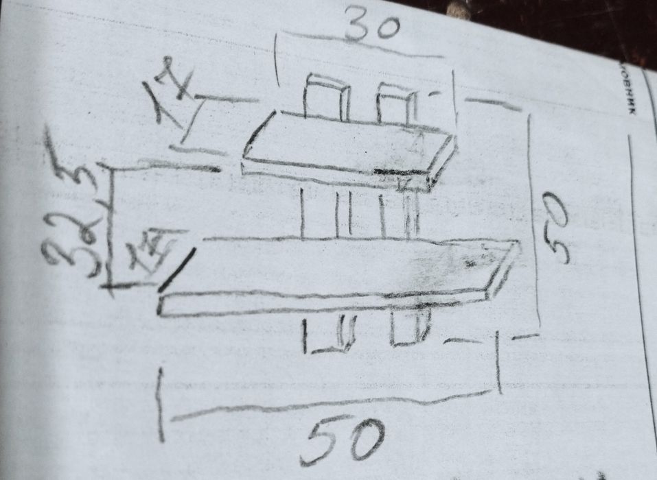 Полиця з двох поличок.