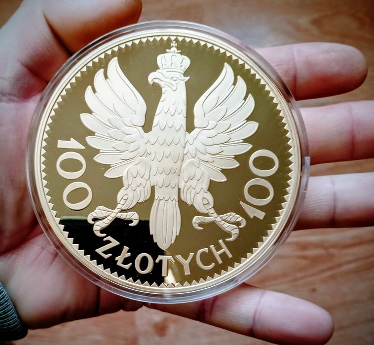 Gigantyczny Klęczący Rycerz