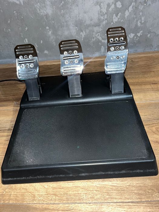 Kierownica Thrustmastet T300 Ferrari