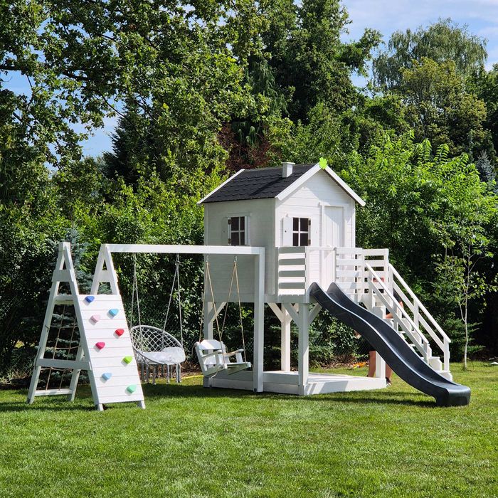 Plac zabaw "prosty" domek dla dzieci. Rozm. L. Huśtawki, wspinaczka