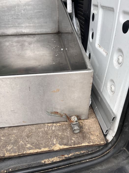 Berlingo / Caixa Inox com torneira!