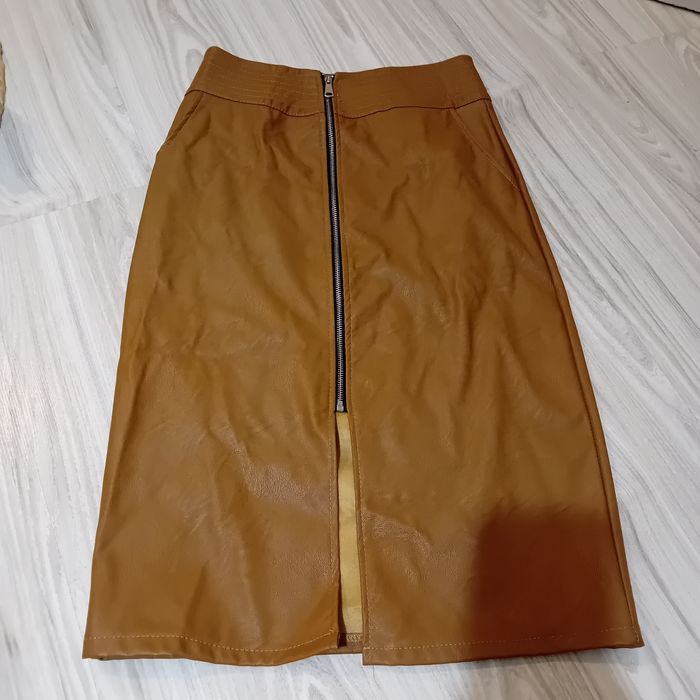 Brązowa spódnica skórzana piękna M nowa