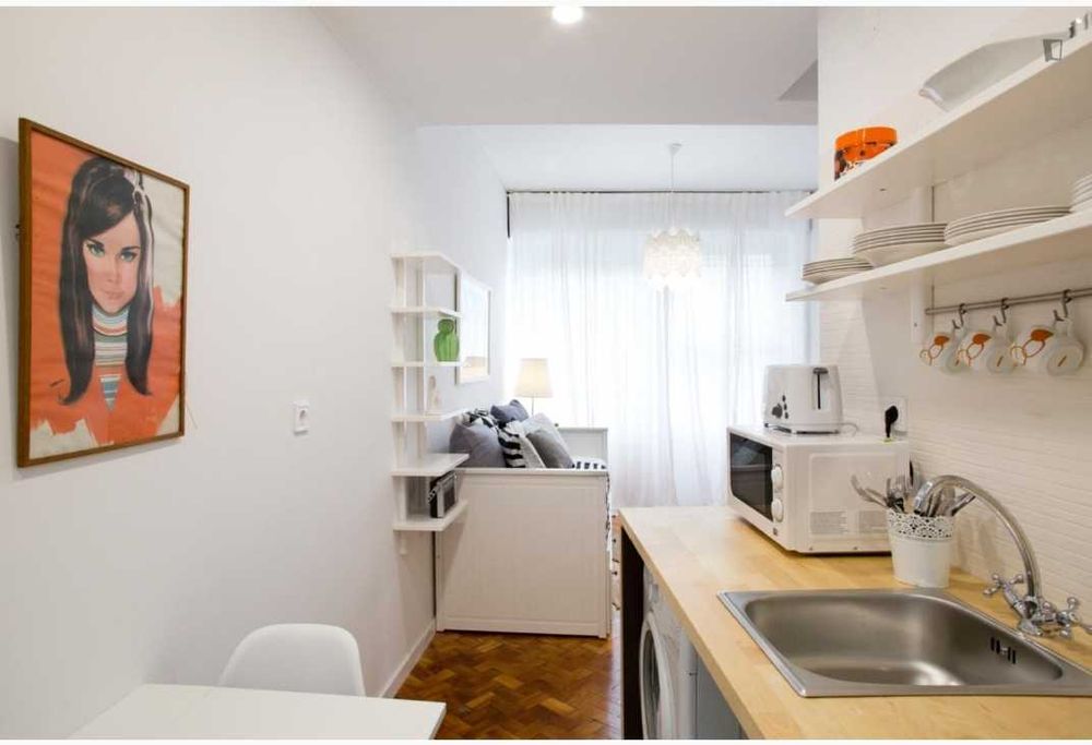 Estúdio com estilo no coração do arroios com patio — o bairro mais cosmopolita de lisboa