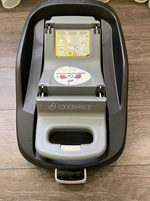 Крісло MAXI-COSI Pebble Pro + кріплення IZOFIX.