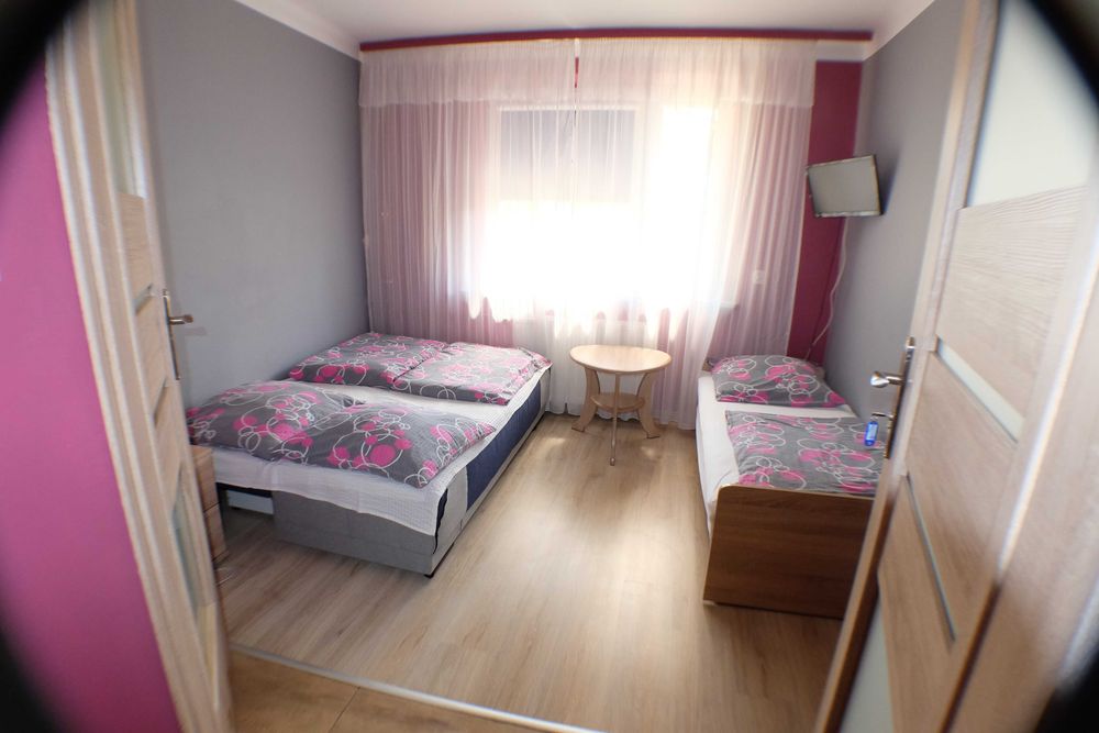 Pokoje z łazienkami. Skorochów, nad jeziorem Nyskim. Dla pracowników.