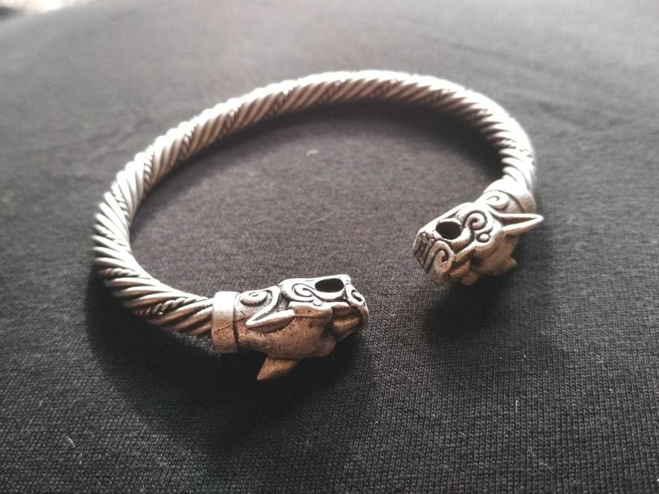 Bransoletka bransoleta Wikingów Szwecja XI w Runy Wilki Wikingowie