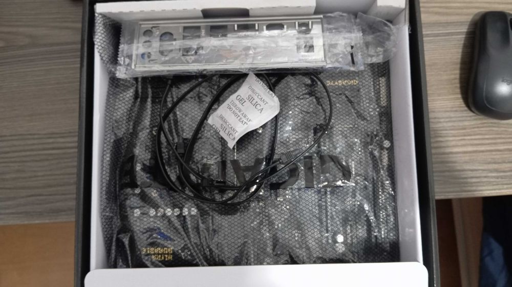 Placa mãe Gigabyte B550M DS3H AC R2 - Socket AM4 para AMD Ryzen