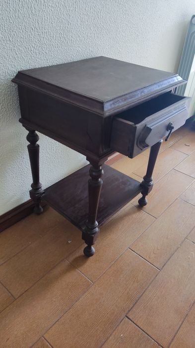 Vendo mesa de cabeceira antiga
