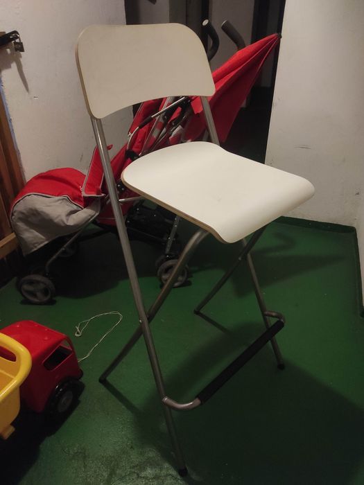 Wysokie barowe krzesło składane Ikea franklin