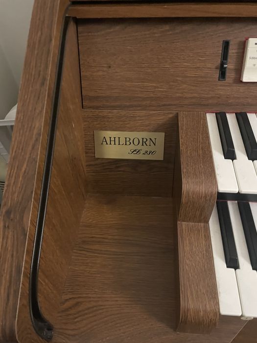 Órgão Ahlborn SL230 em segunda mão – precisa de reparação