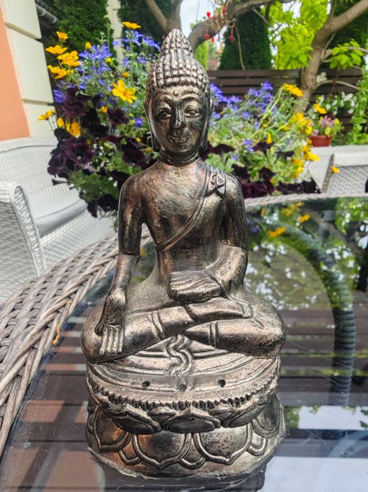 Budda w pozie Medicine pose Antyczna pocz XX w statuetka  bialy metal
